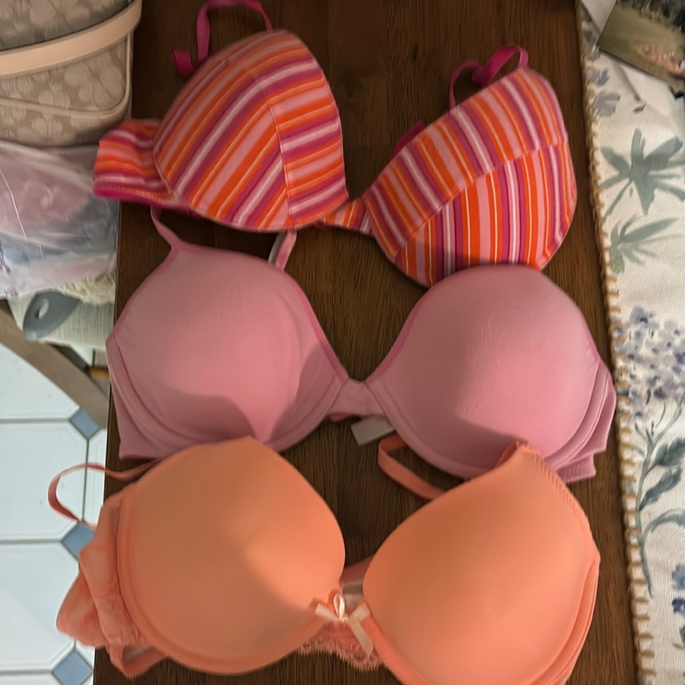 Bras VS, LEI AND Jessica Simpson
